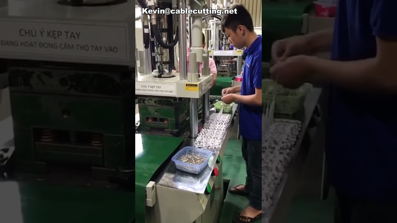 Máquina de moldeo por inyección de plástico con inserto metálico para tarjetas de memoria