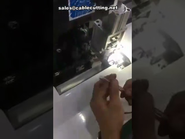 Máquina Pelacables y Crimpadora Automática | Procesamiento de Cables Eficiente