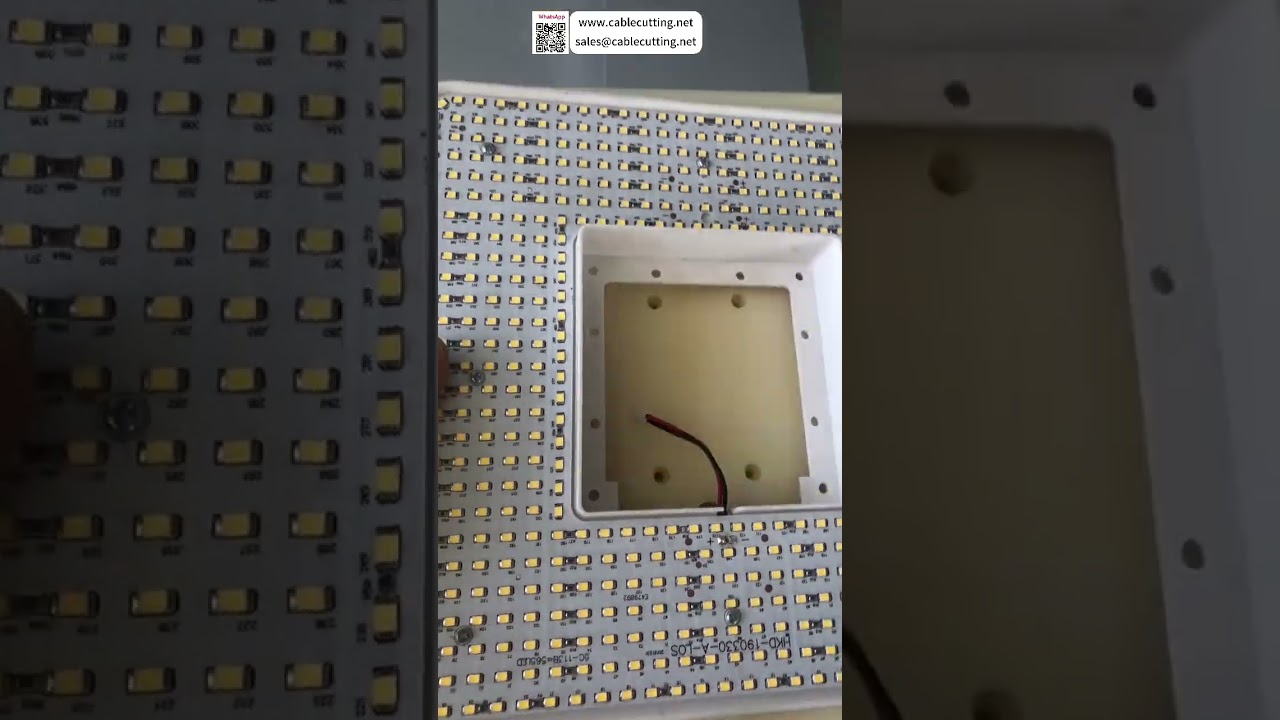 Configuración Rápida de Máquina Automática de Atornillado para Luces LED | Automatización Industrial en Fábrica