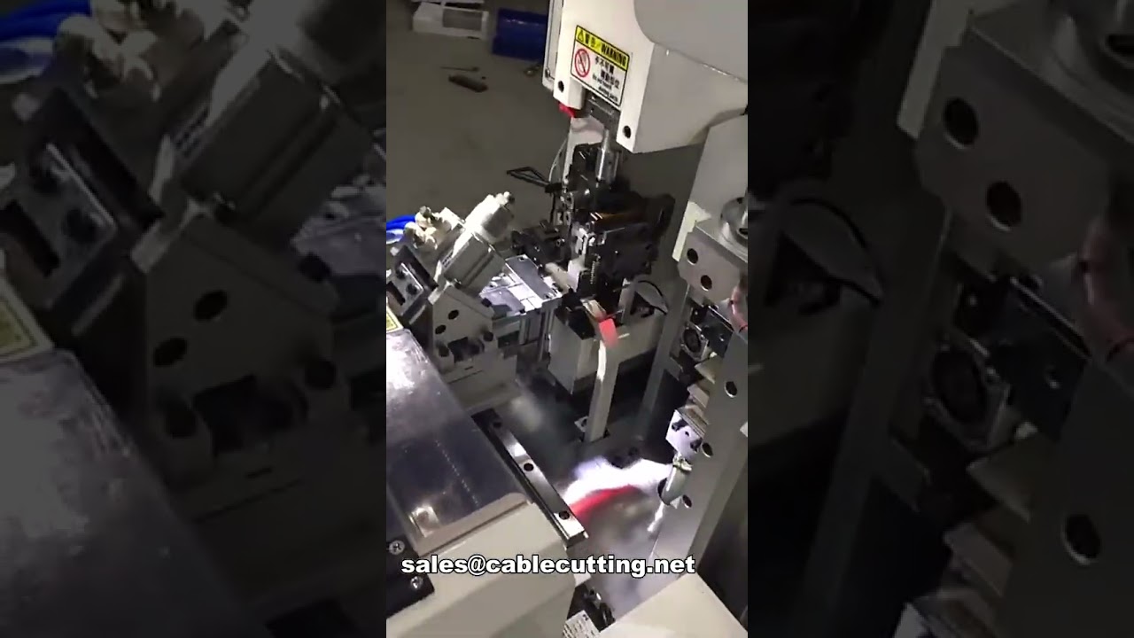 Máquina automática para cortar, pelar y crimpar cable plano en ambos extremos