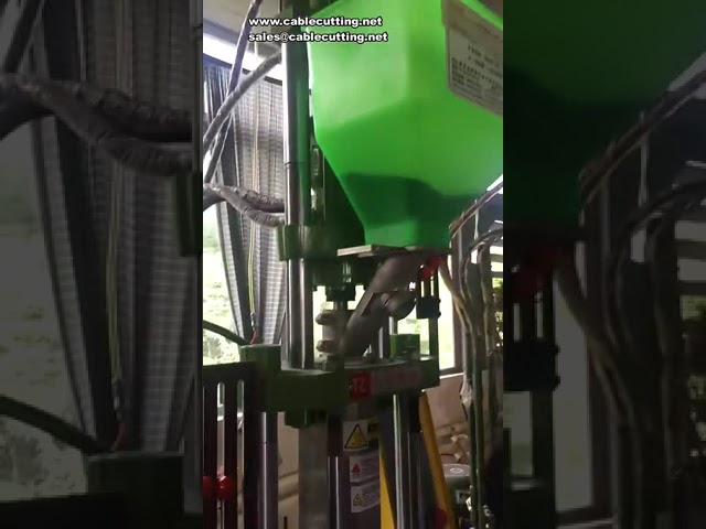 Máquina de inyección vertical automática 15T para enchufes y productos plásticos con cable pequeño