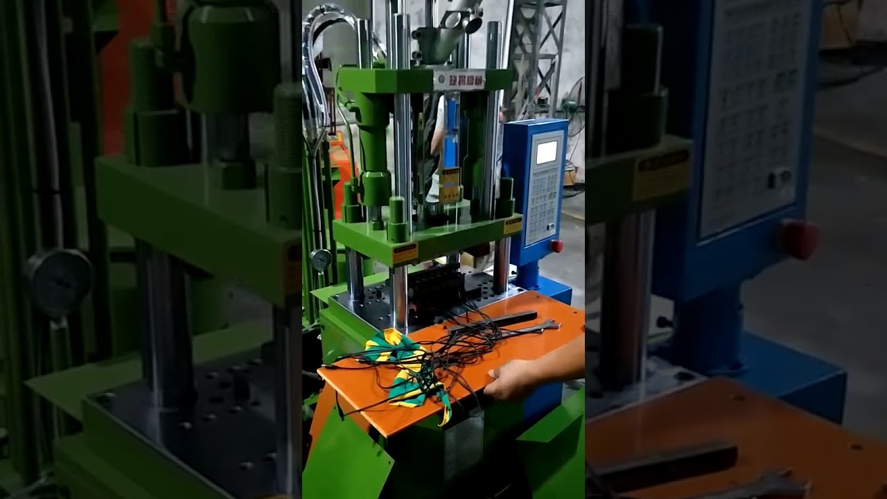 Máquina de Moldeo por Inyección para Cables Telefónicos - Proceso Industrial
