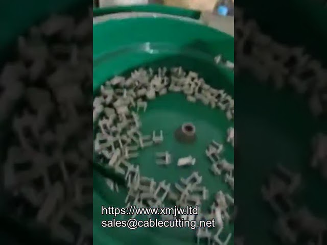Máquinas automáticas de crimpado de insertos para enchufes franceses y de Medio Oriente - Fabricación eficiente