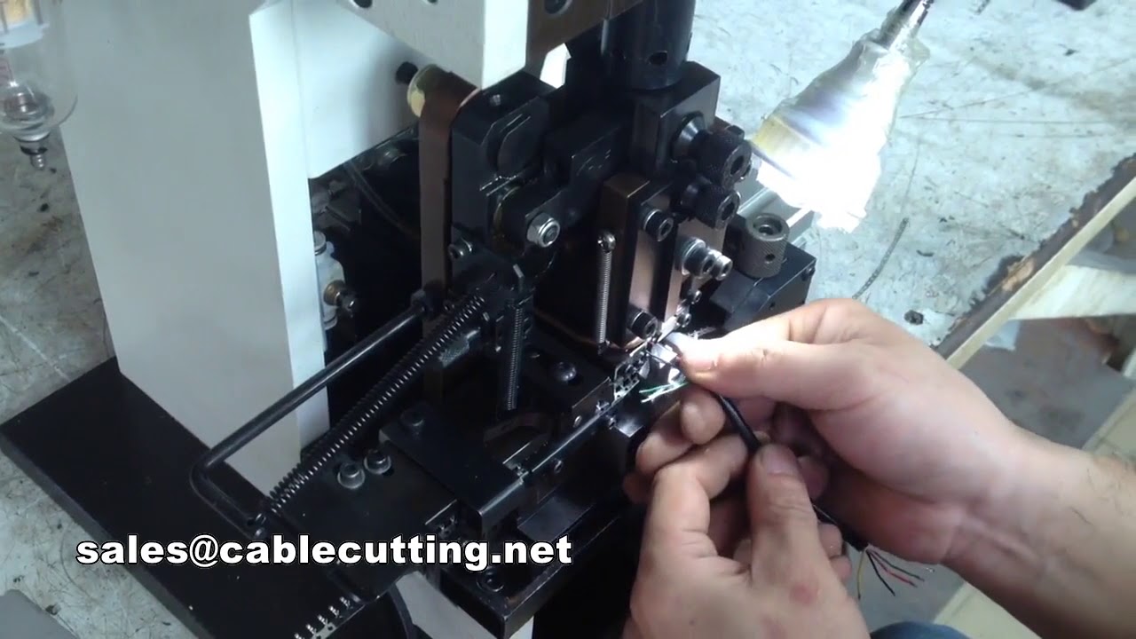 Máquina peladora de cables PVC y crimpadora de terminales para chaqueta redonda - Alta eficiencia industrial