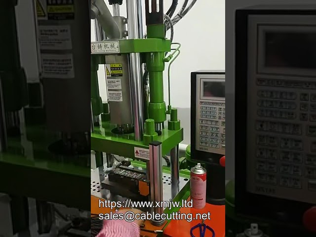 Máquina 250STH de Moldeo por Inyección Vertical Automática para Cables de Enchufe de Alimentación