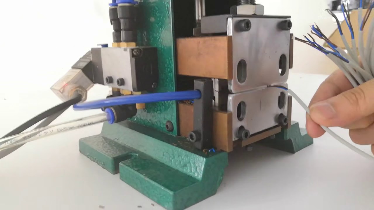 Máquina Peladora de Cables Neumática Vertical | Procesamiento Industrial Eficiente