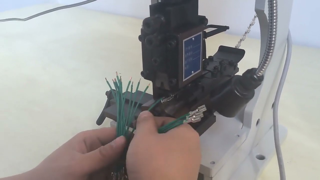 Máquina silenciosa de pelar y crimpar cables con doble molde para terminales y mangueras