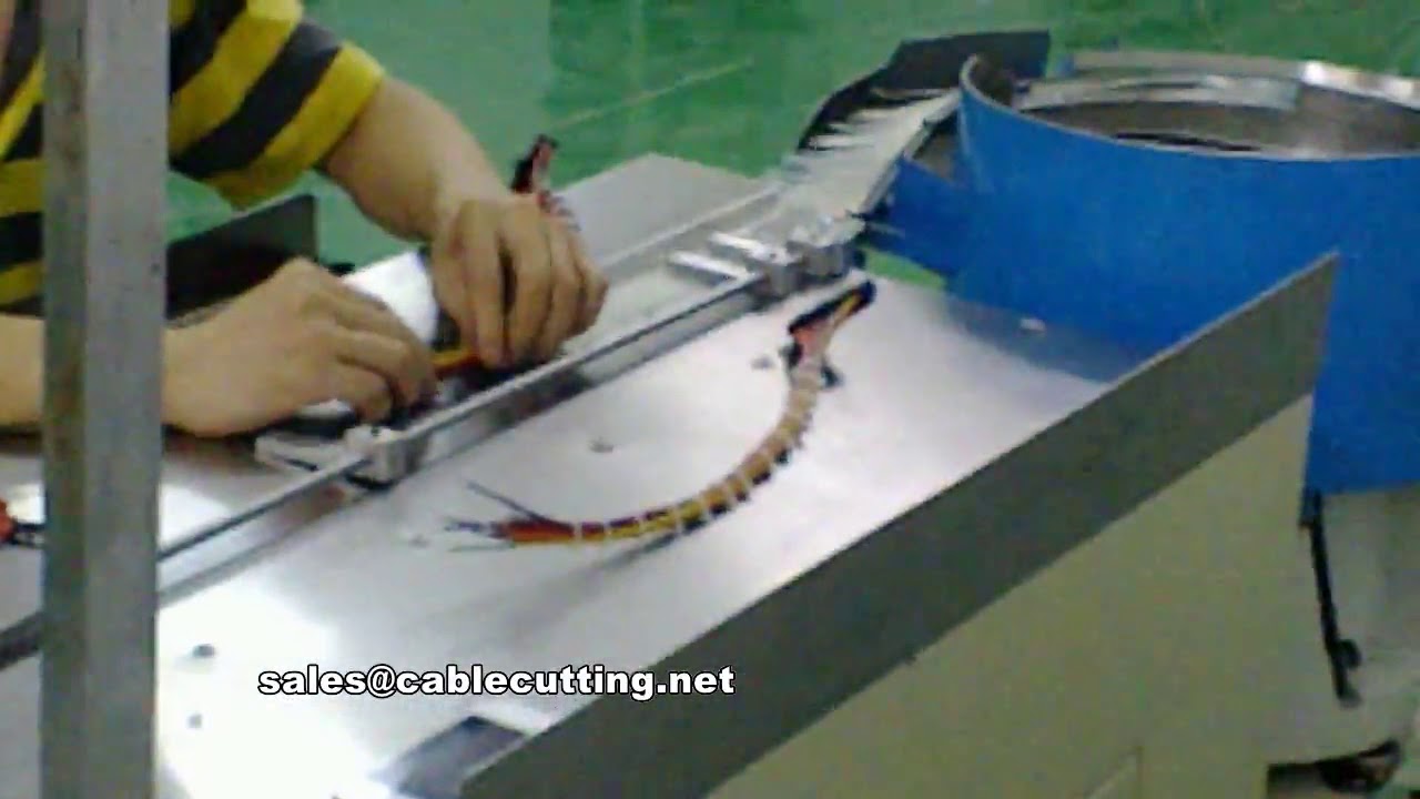 Máquina automática para atar alambre de refuerzo, formar arneses y cintas de nylon