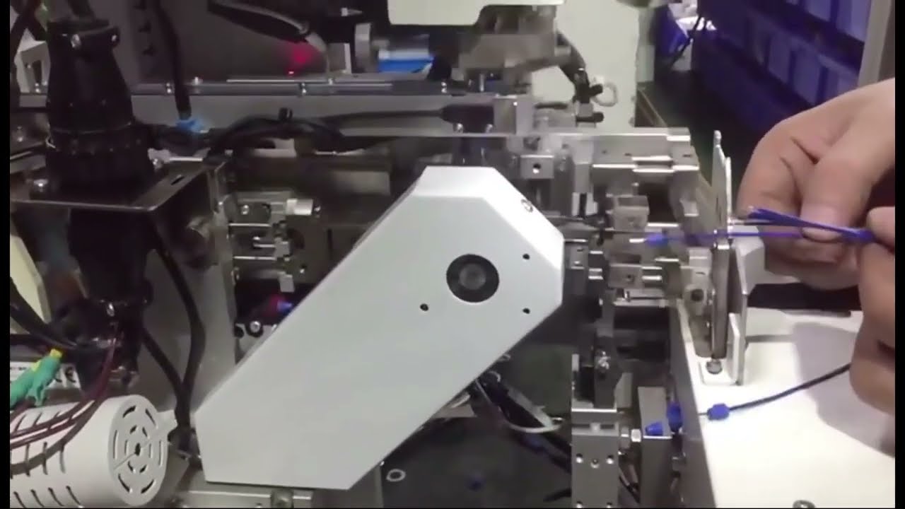 Máquina Semiautomática para Cargar Tornillos de Silicona e Insertar Sellos en Arneses de Cables