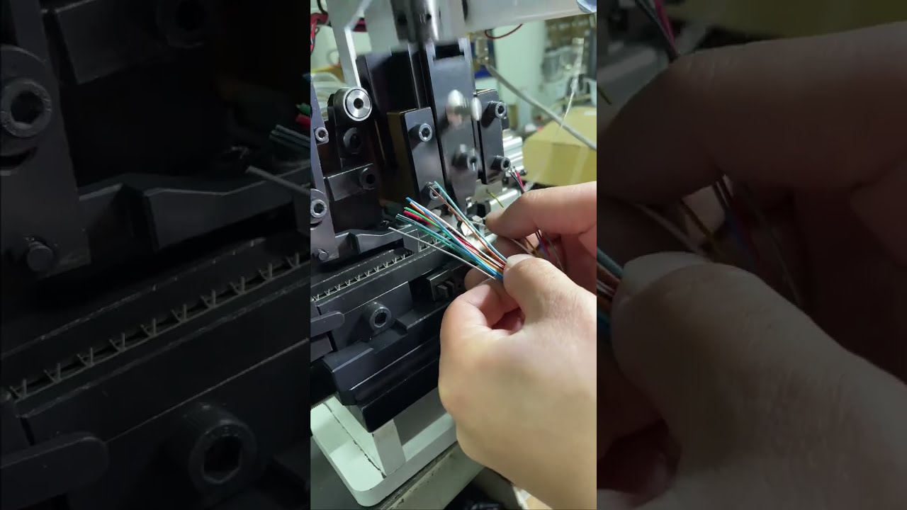 Máquina Horizontal de Terminal y Pelado Continuo #máquina #peladoradecables #fábrica