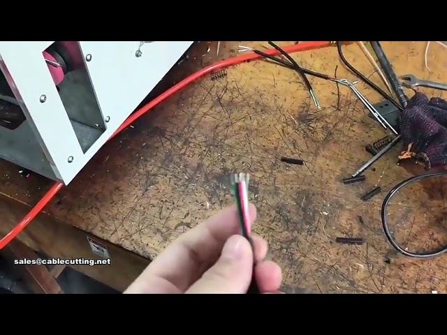 Máquina Automática de Corte y Pelado de Cables Multipolares con Cubierta