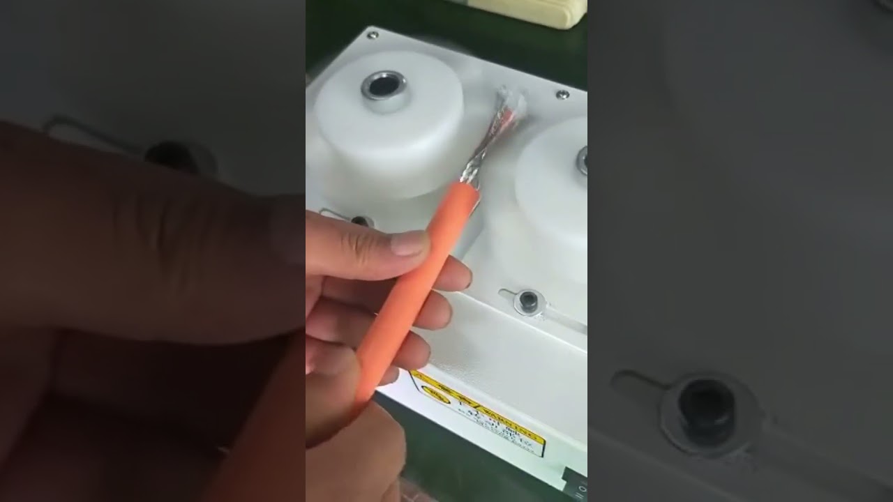 Máquina de Extensión de Malla de Blindaje: Cepillado de Capa de Blindaje de Cable en Fábrica #fábrica #maquinaria