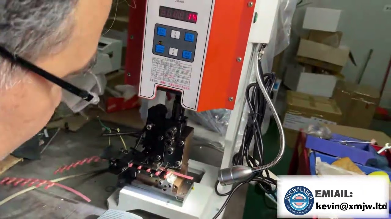 Aplicador de Crimpado para Terminales Aislados: Modo Continuo Nylon - Molde de Máquina