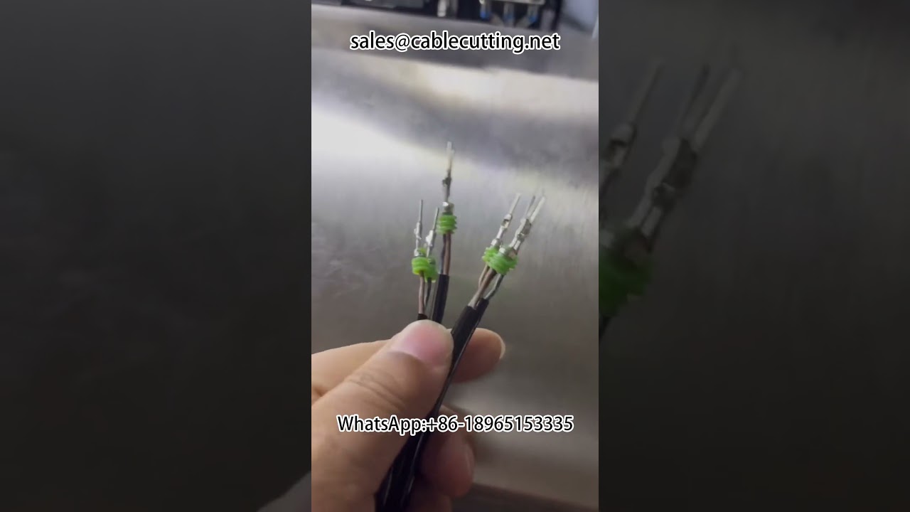 Máquina pelacables y crimpadora de conectores estancos para cables de 3 hilos | Procesamiento automatizado