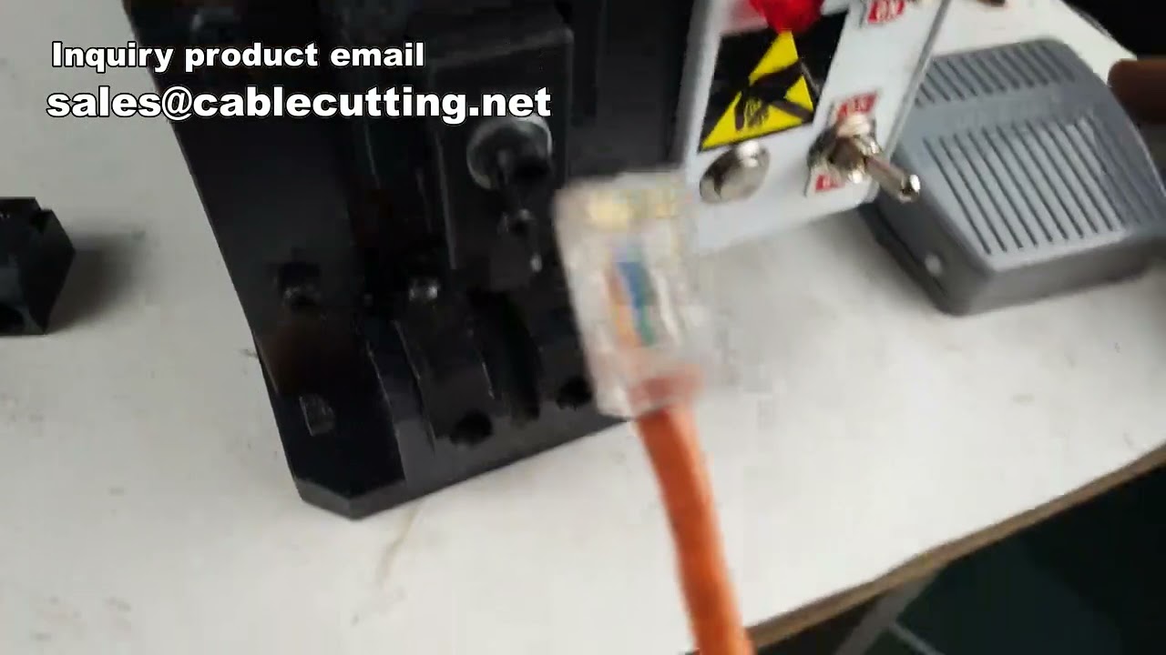 Máquina de moldeo para cable Cat6e con conector RJ45 | Equipo de fabricación de cabezales de cristal