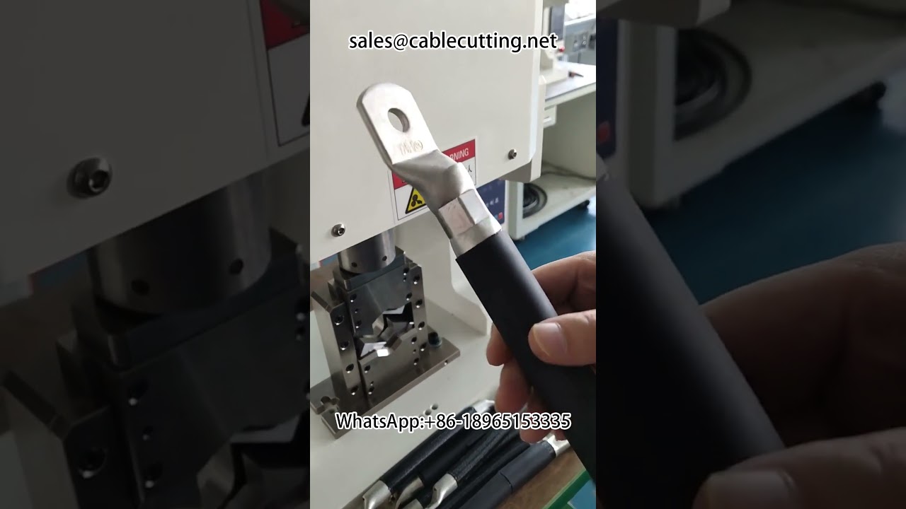 Procesamiento de cables fotovoltaicos de 240 mm²: Máquina para arneses solares en fábrica automatizada
