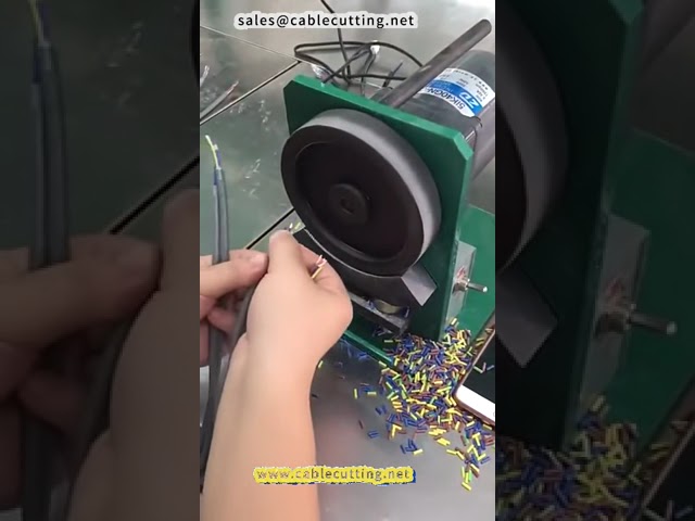 Máquina de pelado y retorcido de cables con motor reductor de control eléctrico