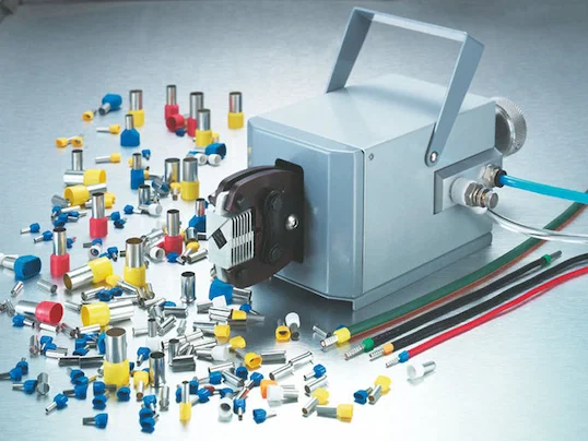 Máquina Neumática de Engarzar Terminales 6-4